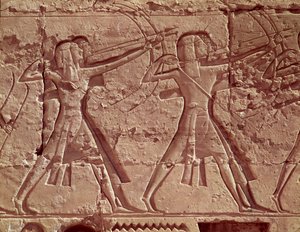الرماة ، تفاصيل من مطاردة رمسيس الثالث (c.1184-1153 قبل الميلاد) من معبد الجندي رمسيس الثالث ، المملكة الجديدة (الحجر الرملي)
